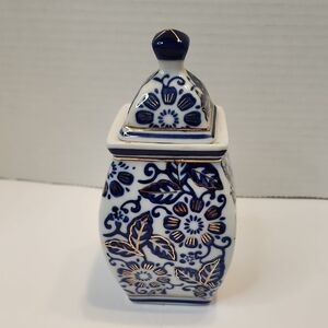 Ginger Jar Square Shape With Enlarged Body Separate Lid Blue, gold and White